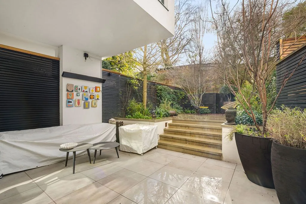 Wycombe Gardens, London, NW11, photo 52