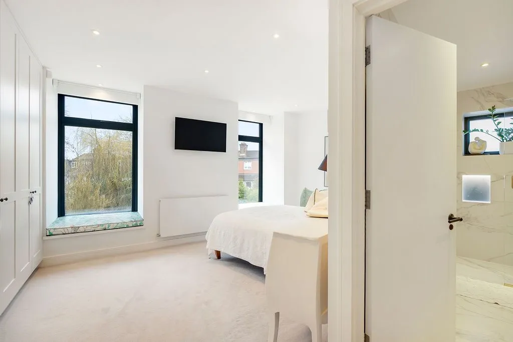 Wycombe Gardens, London, NW11, photo 36