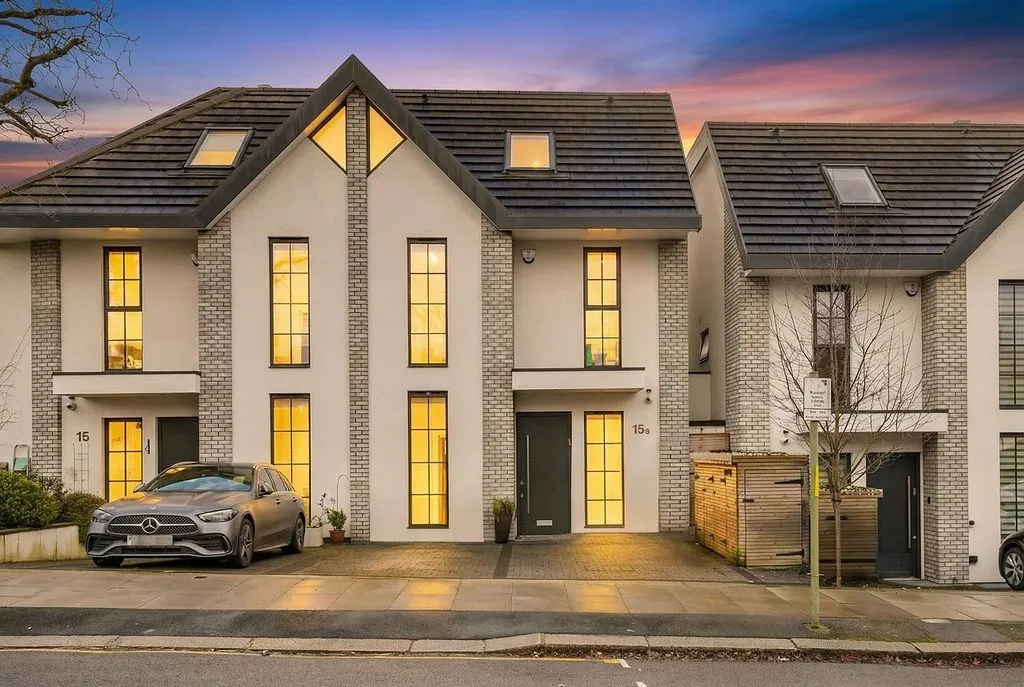 4 bed house for sale, Wycombe Gardens, London, NW11
