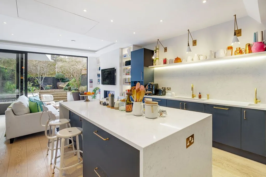 Wycombe Gardens, London, NW11, photo 15