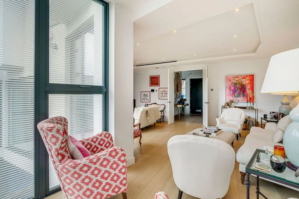 Wycombe Gardens, London, NW11, photo 29