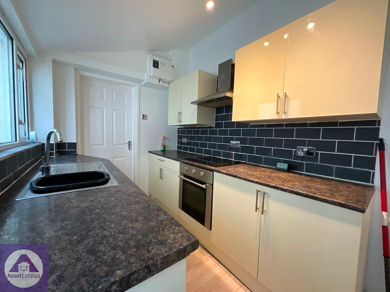 Richmond Road, Six Bells, photo 8