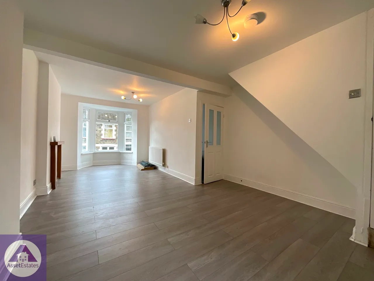Richmond Road, Six Bells, photo 4