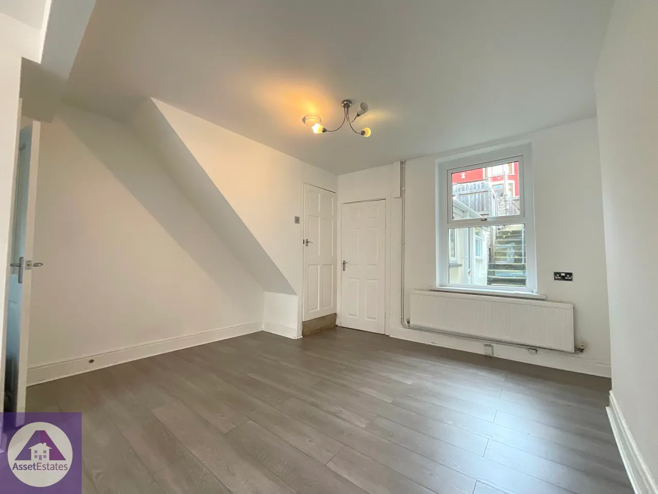 Richmond Road, Six Bells, photo 6