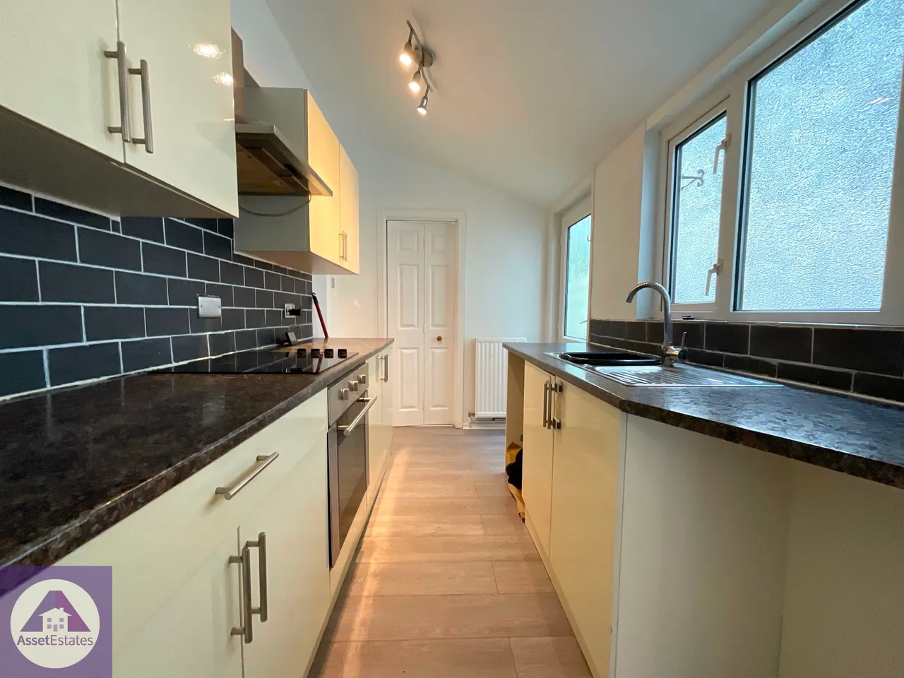 Richmond Road, Six Bells, photo 9