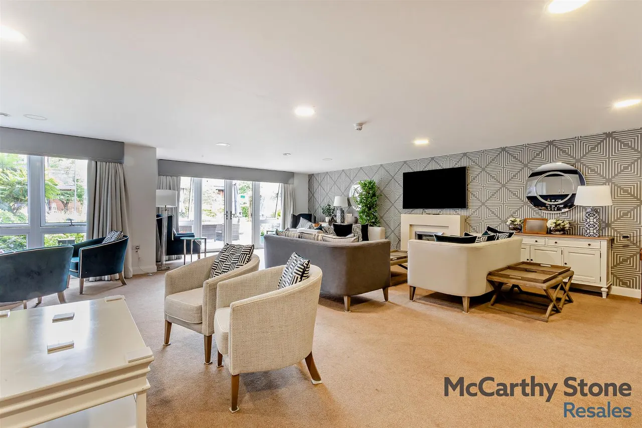 Pegs Lane, Hertford, SG13, photo 17