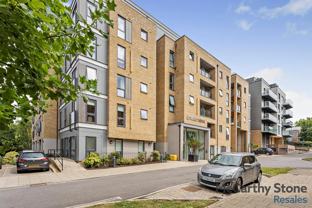 Pegs Lane, Hertford, SG13, photo 23