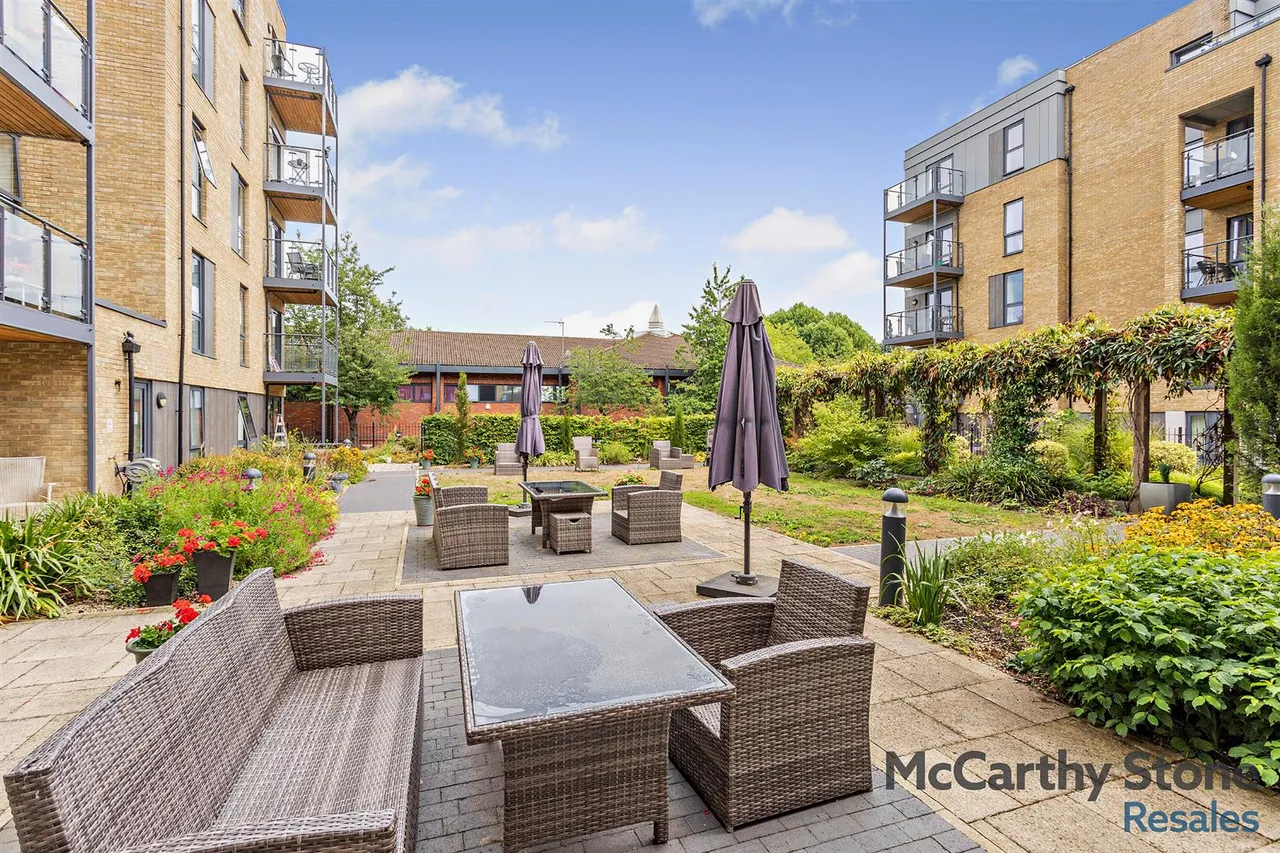 Pegs Lane, Hertford, SG13, photo 20