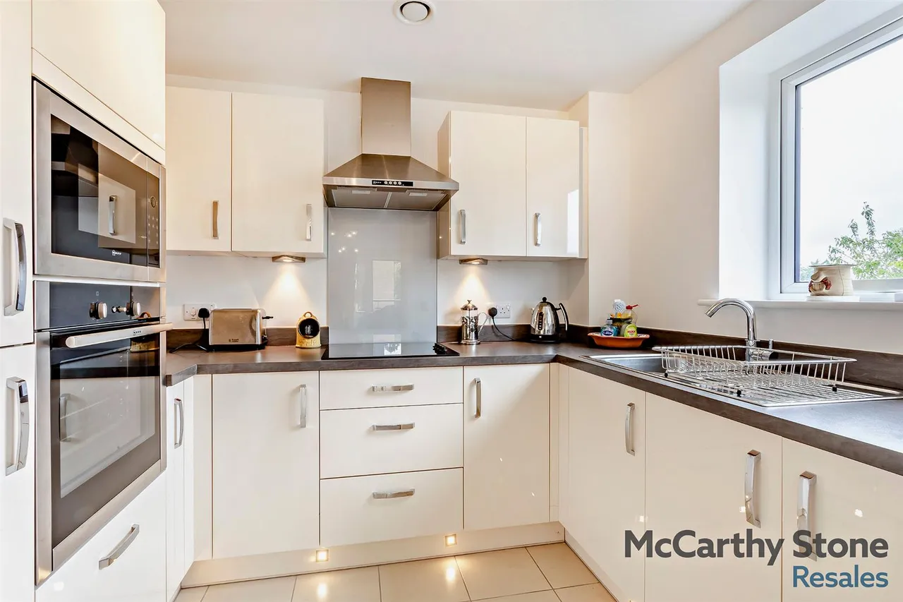 Pegs Lane, Hertford, SG13, photo 8