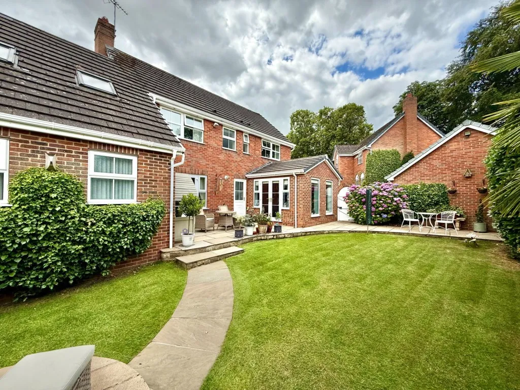 Wetherby ~ Priest Hill Gardens, LS22, photo 22