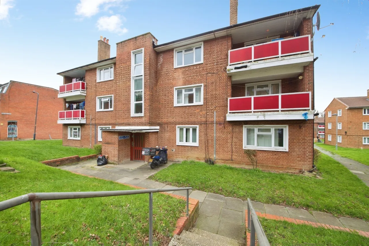 2 bed flat for sale — Kings Drive, Wembley