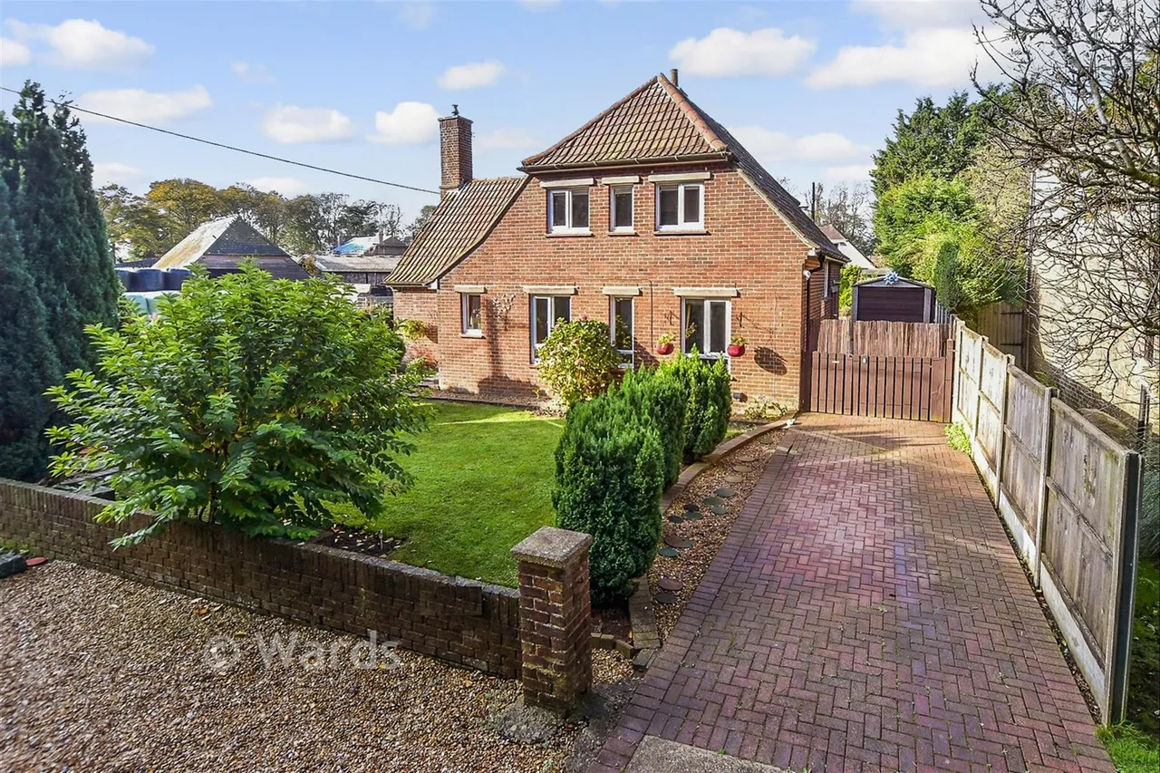 3 bed house for sale, Dover Road, Guston, CT15