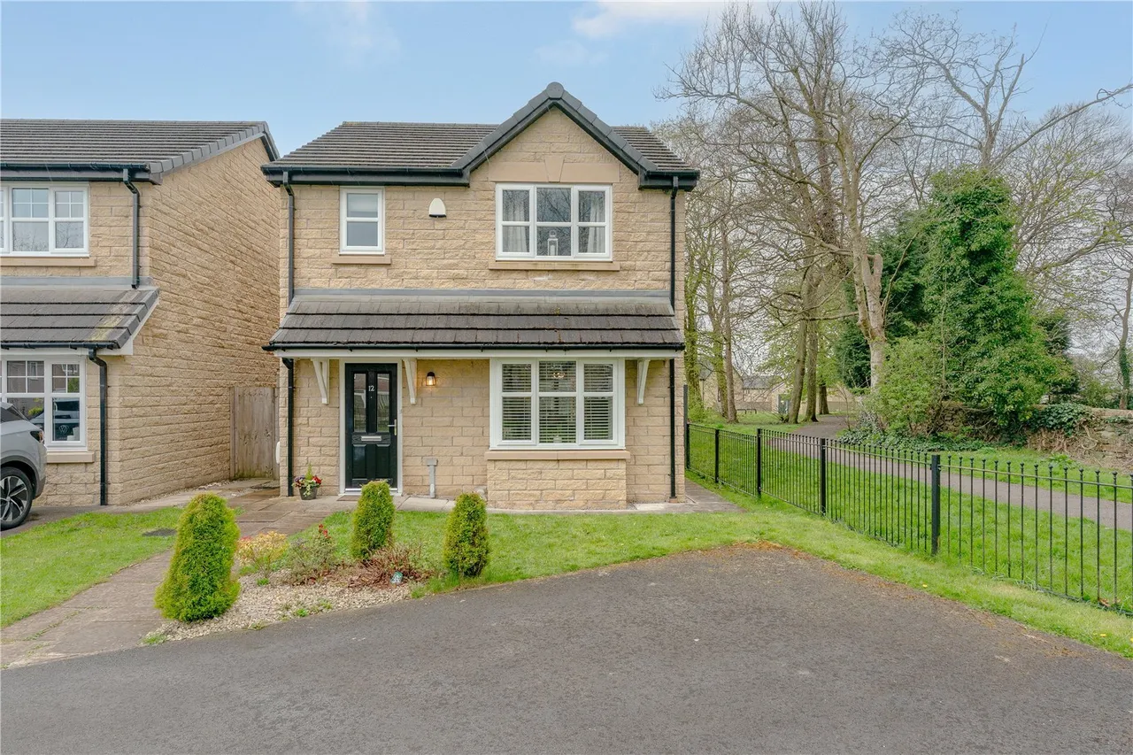 3 bed house for sale — Manders Close, Burnley, Lancashire, BB12