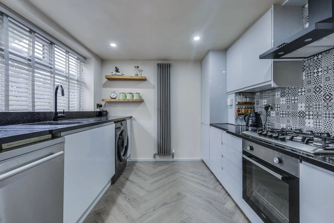 Rufford Ridge, Yeadon, LS19, photo 4