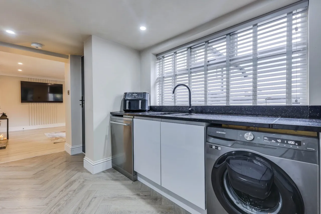 Rufford Ridge, Yeadon, LS19, photo 8