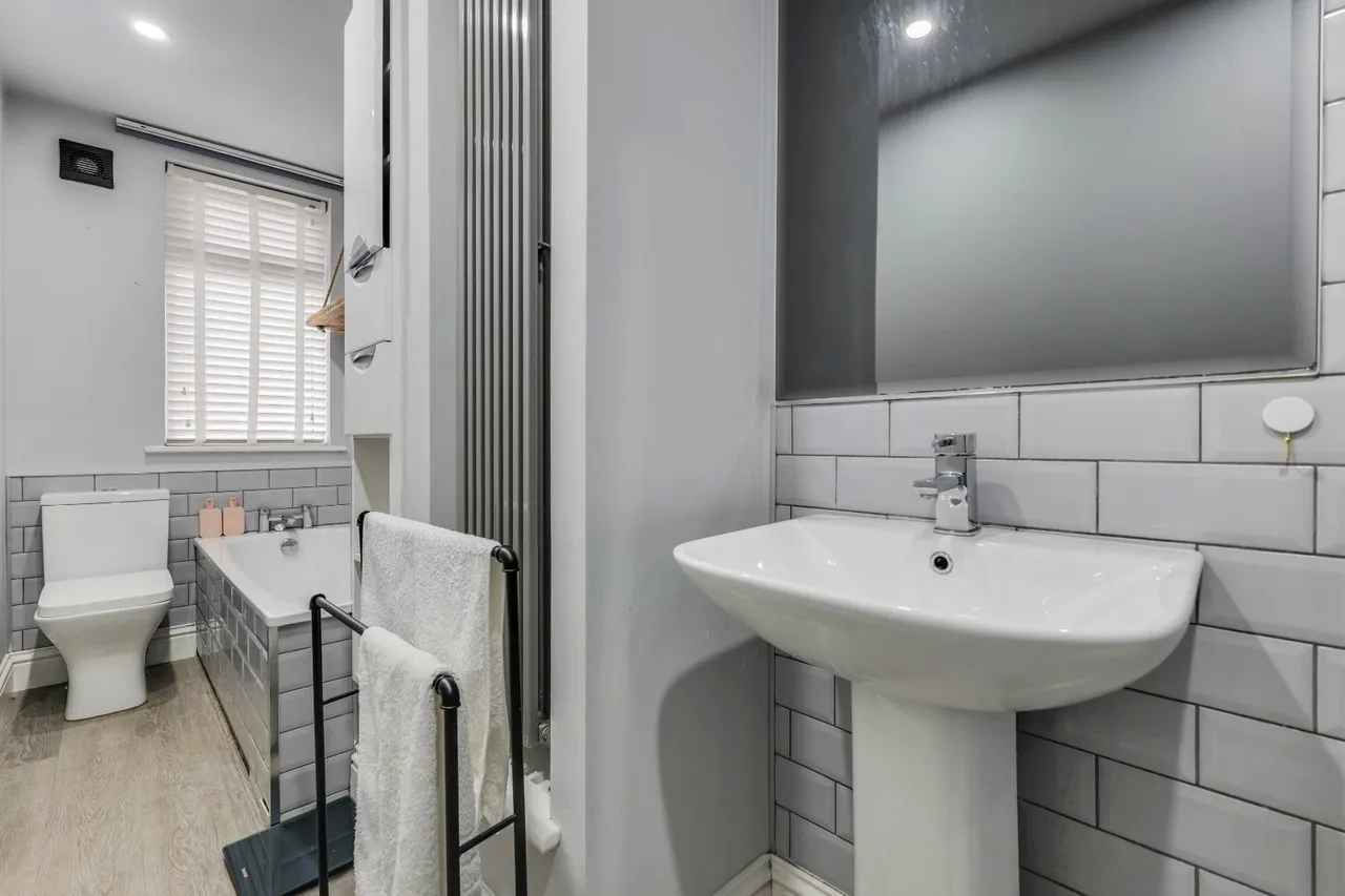 Rufford Ridge, Yeadon, LS19, photo 13