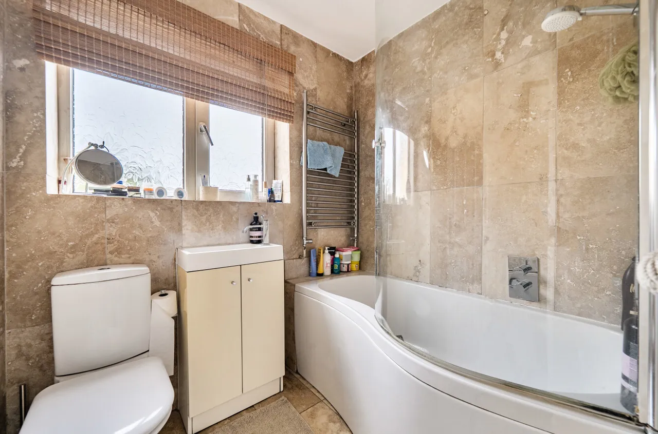 Sheridan Road, Frimley, GU16, photo 9
