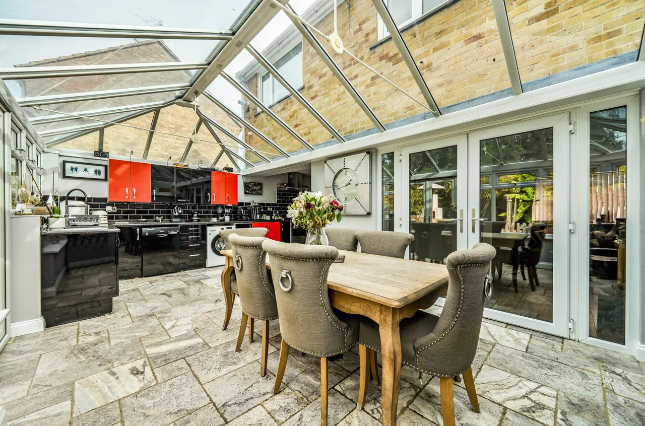 Sheridan Road, Frimley, GU16, photo 4