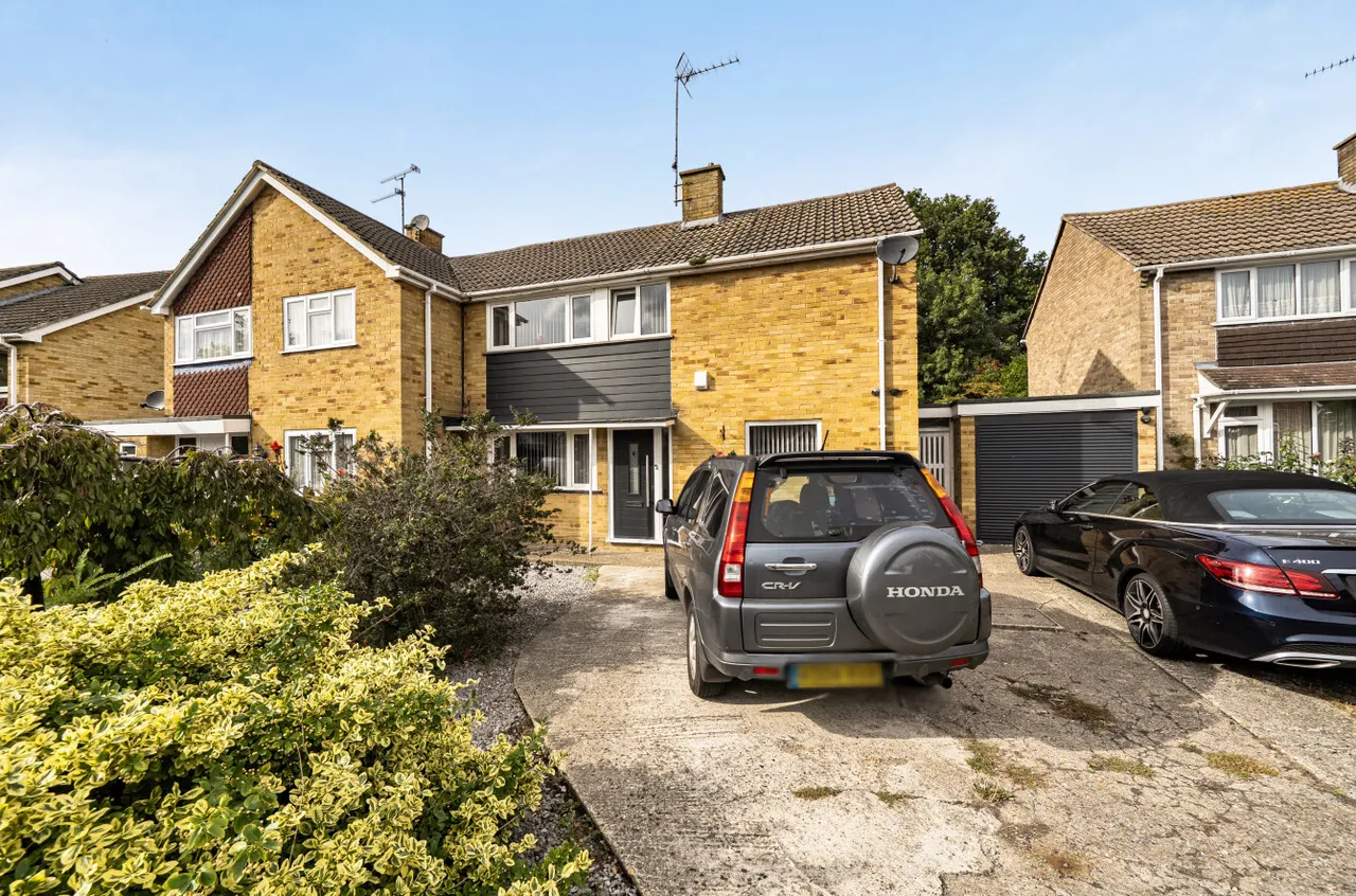 3 bed house for sale, Sheridan Road, Frimley, GU16