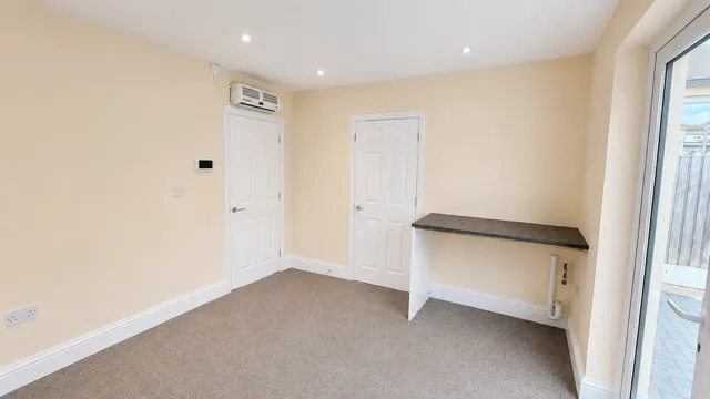 Squirrels Heath Road, Romford, RM3 0LU, photo 4