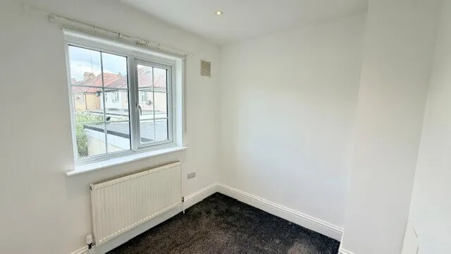 Squirrels Heath Road, Romford, RM3 0LU, photo 11