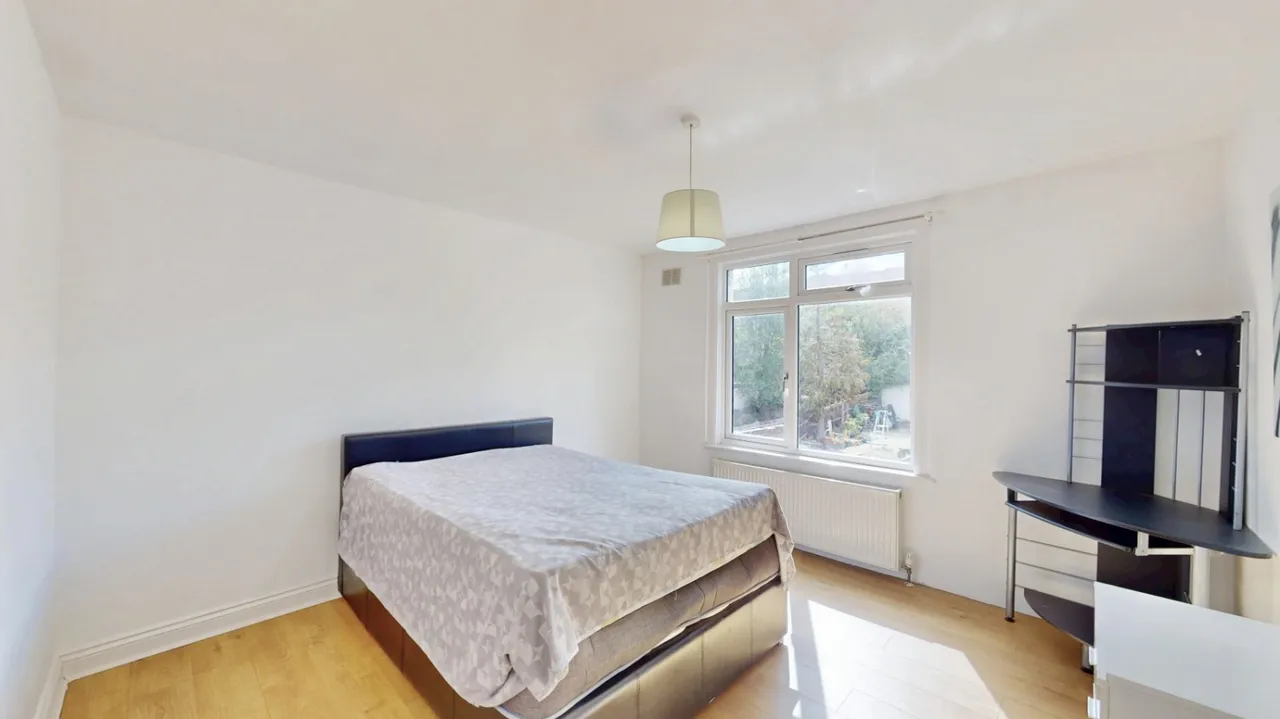 Kings Avenue, Greenford, UB6, photo 13