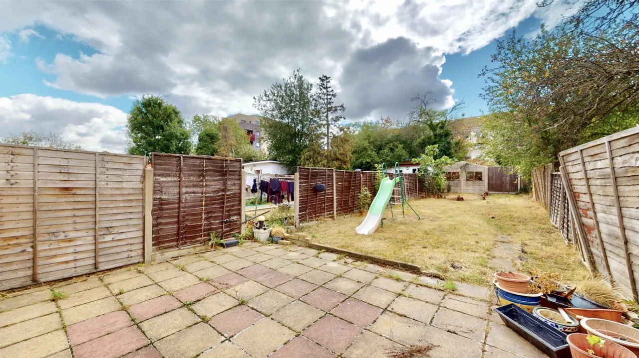 3 bed house for sale, Kings Avenue, Greenford, UB6