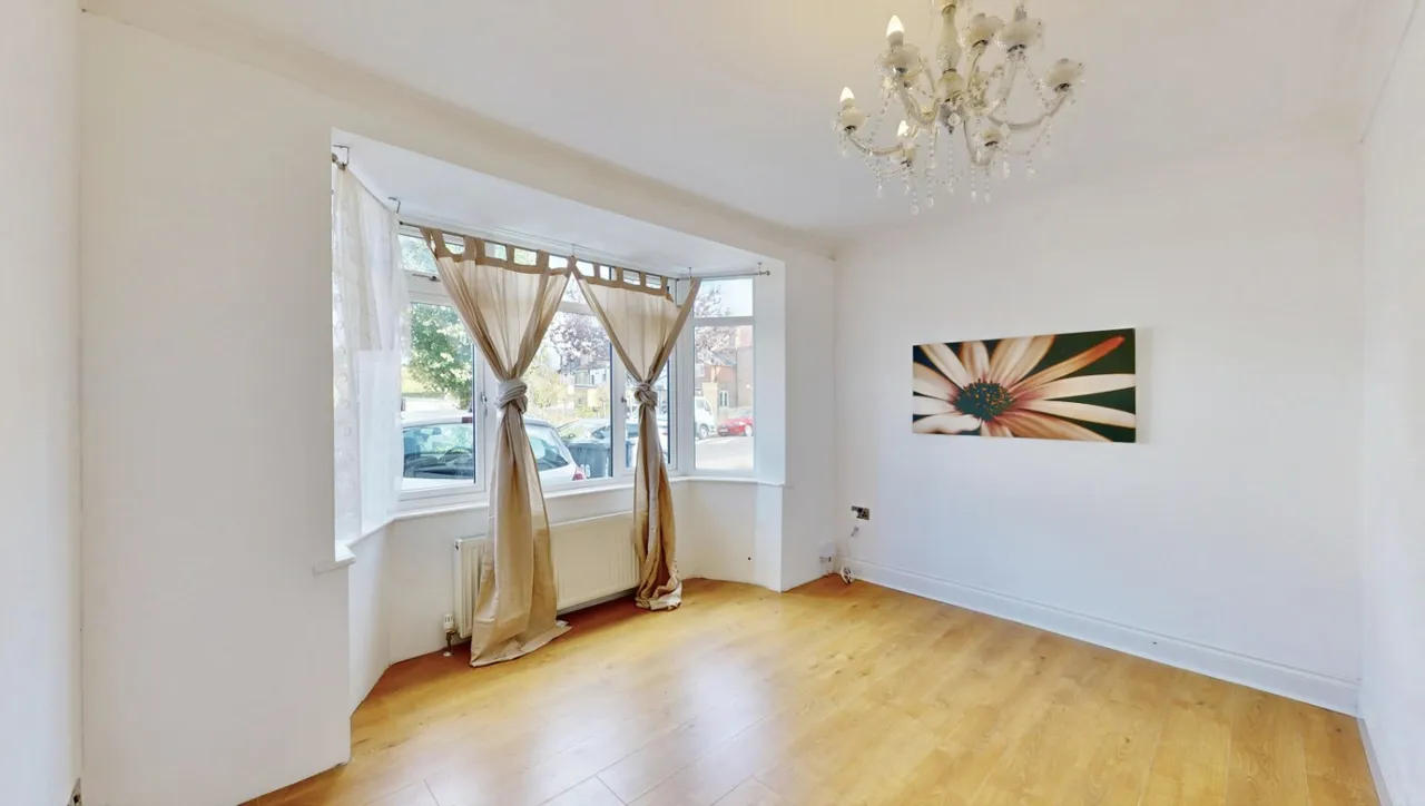 Kings Avenue, Greenford, UB6, photo 4