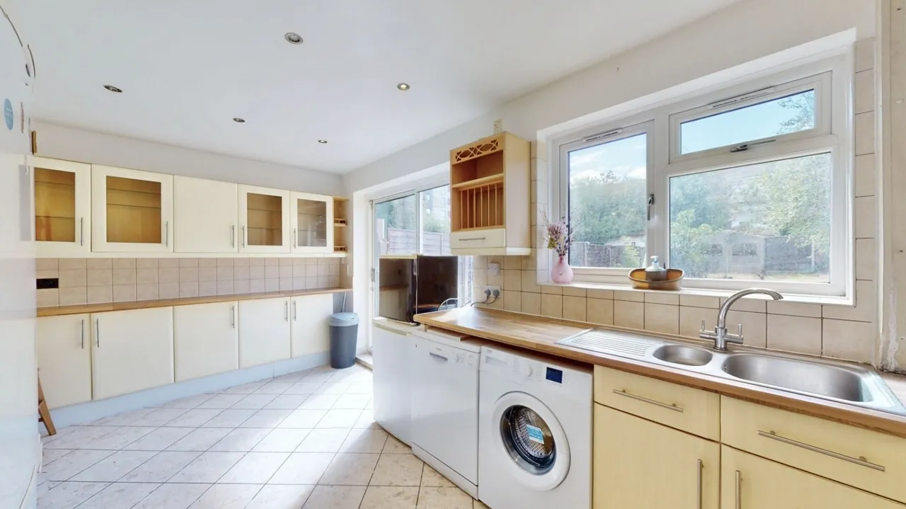 Kings Avenue, Greenford, UB6, photo 12