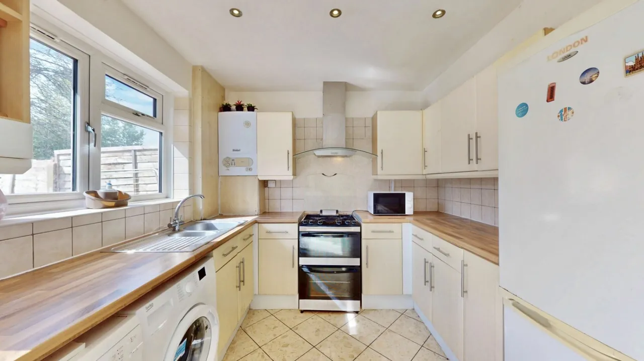 Kings Avenue, Greenford, UB6, photo 11