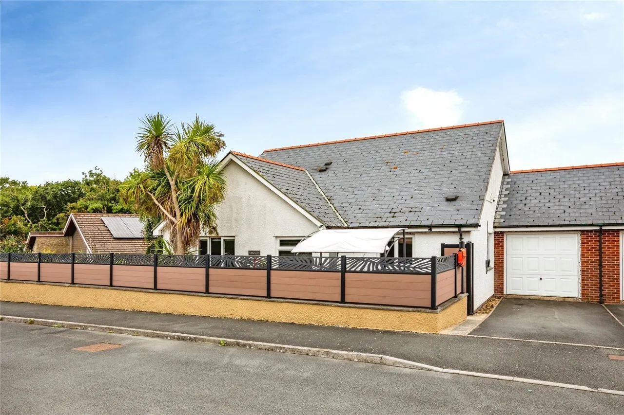 3 bed house for sale, Parc Y Plas, Aberporth, SA43