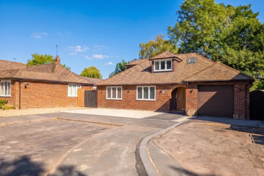 5 bed house to rent, Fellow Green Road, Woking, GU24
