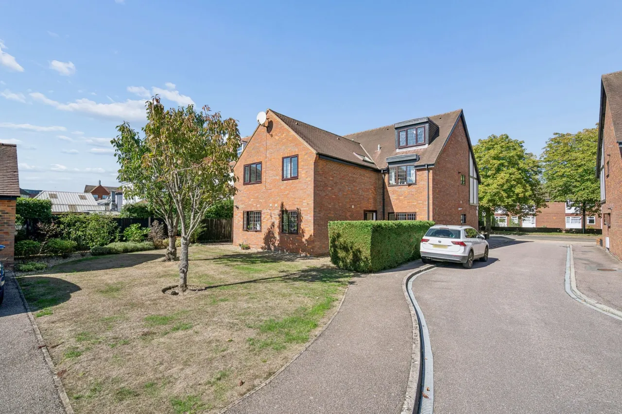 Warwick Road, HP9, photo 4