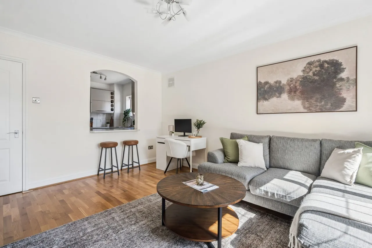 Warwick Road, HP9, photo 9