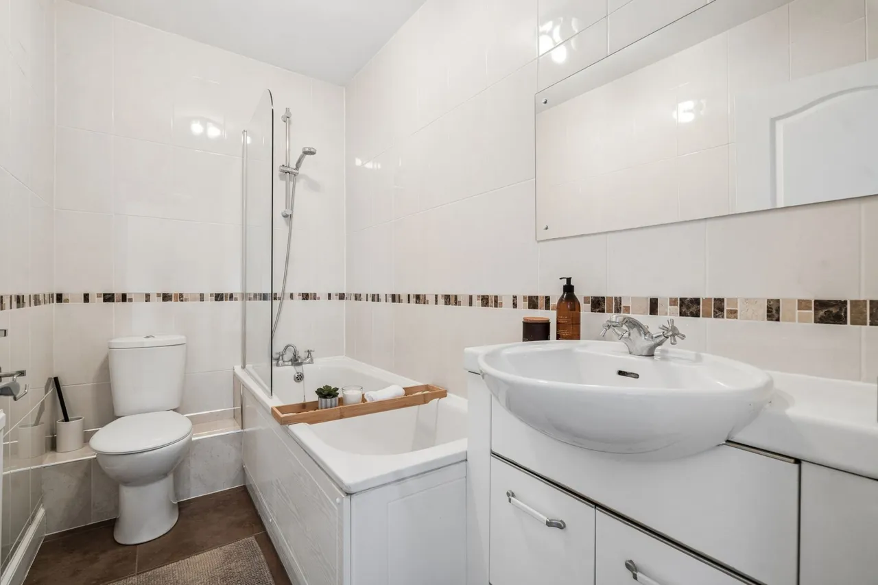 Warwick Road, HP9, photo 12