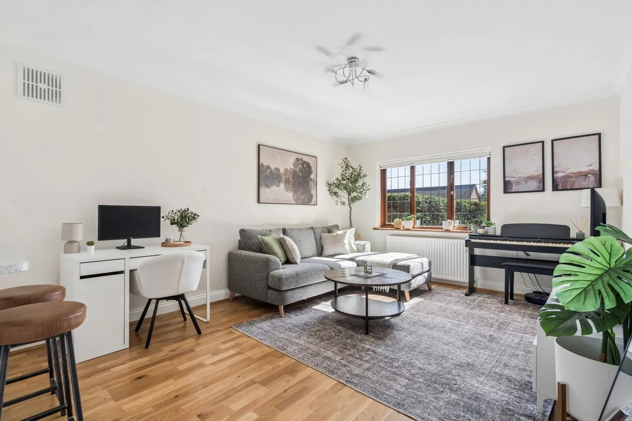 Warwick Road, HP9, photo 7