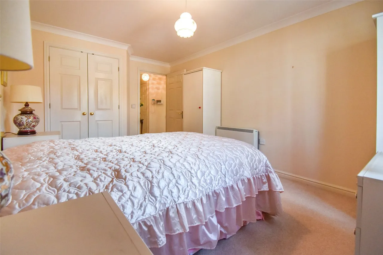 Windsor Way, Aldershot, Hampshire, GU11 1HZ, photo 11