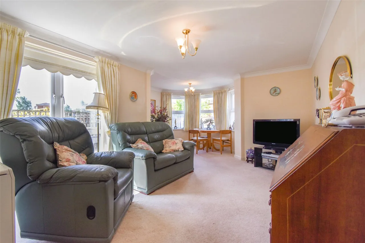 Windsor Way, Aldershot, Hampshire, GU11 1HZ, photo 9