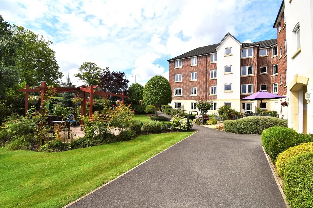 1 bed flat for sale — Windsor Way, Aldershot, Hampshire, GU11 1HZ