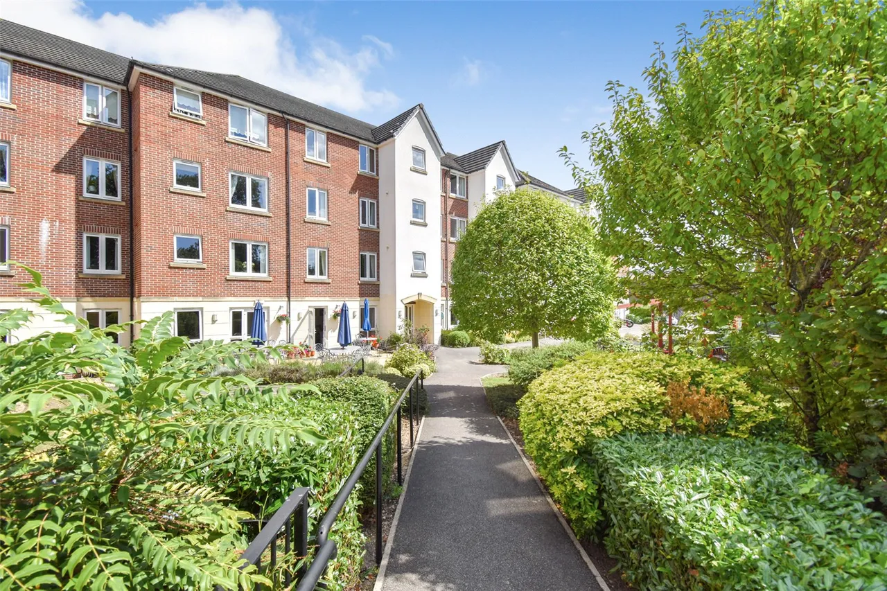 Windsor Way, Aldershot, Hampshire, GU11 1HZ, photo 5
