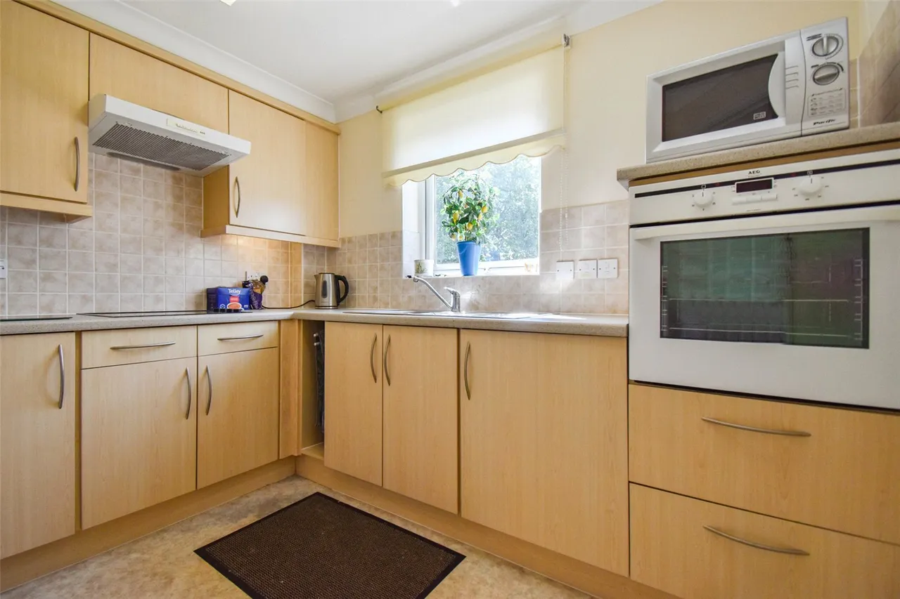 Windsor Way, Aldershot, Hampshire, GU11 1HZ, photo 8