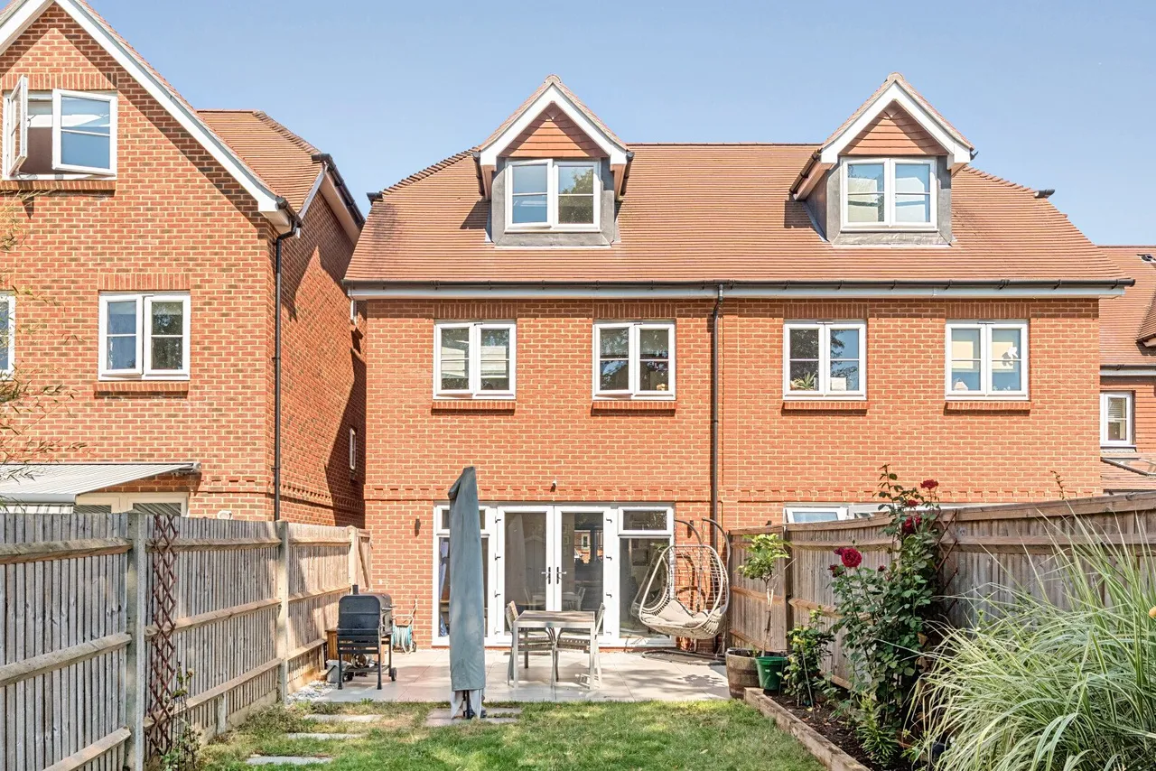 Holt Close, Ottershaw, KT16, photo 11