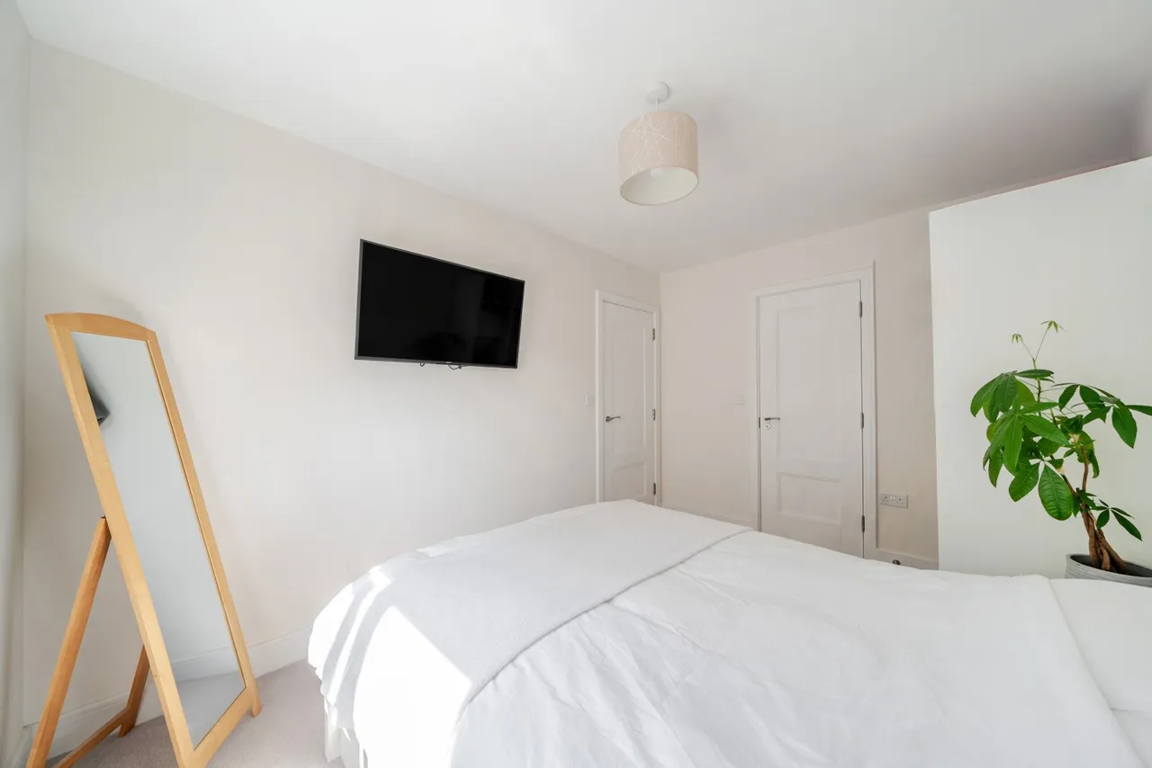 Holt Close, Ottershaw, KT16, photo 6