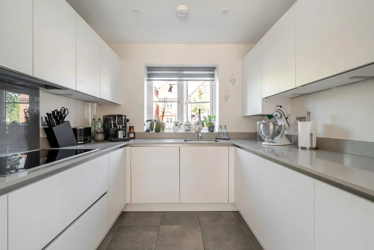 Holt Close, Ottershaw, KT16, photo 3