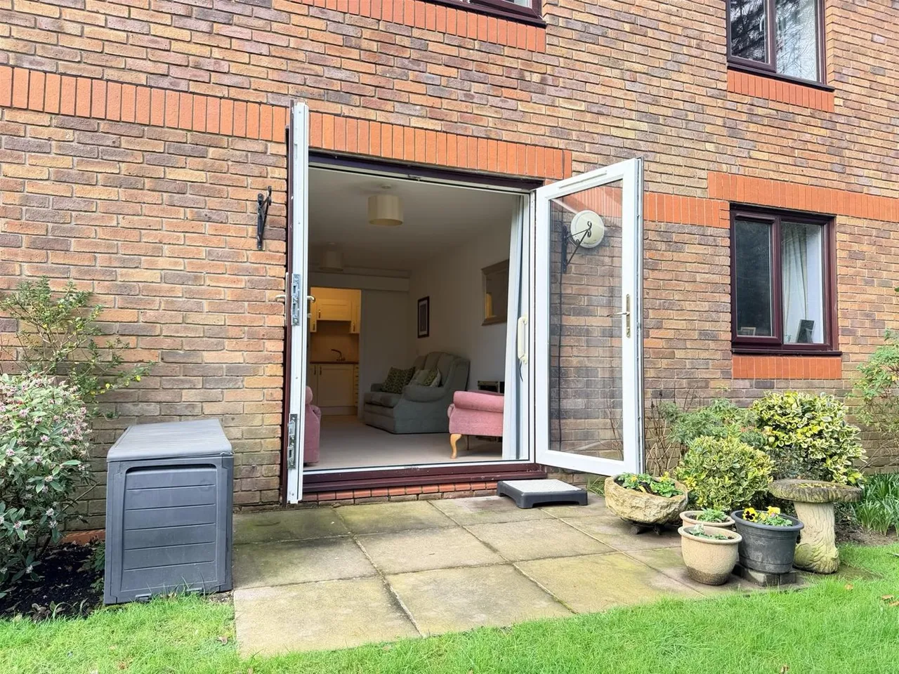 1 bed flat for sale — Jasmine Court, Horsham, West Sussex RH12 1AX