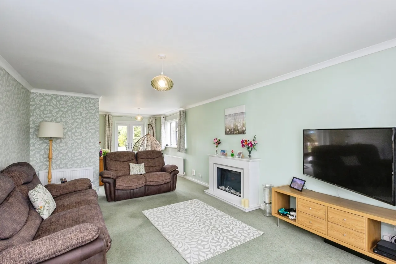 Eastoke Avenue, Hayling Island, PO11, photo 2