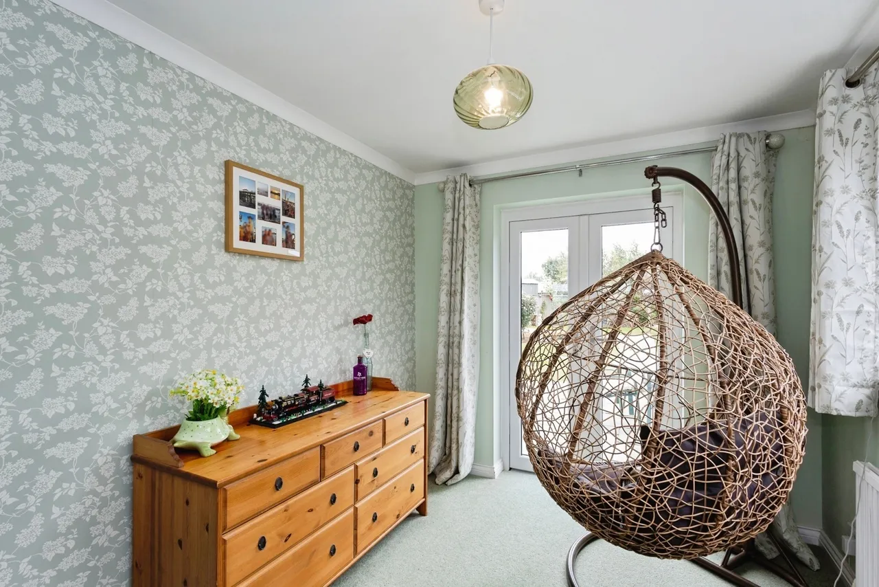Eastoke Avenue, Hayling Island, PO11, photo 3