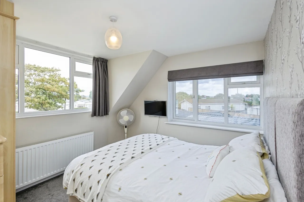 Eastoke Avenue, Hayling Island, PO11, photo 11