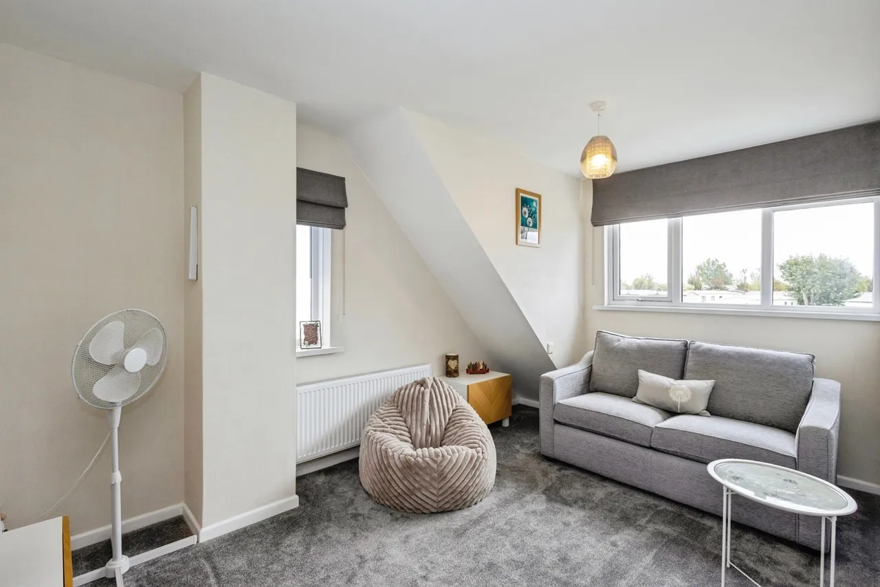Eastoke Avenue, Hayling Island, PO11, photo 12