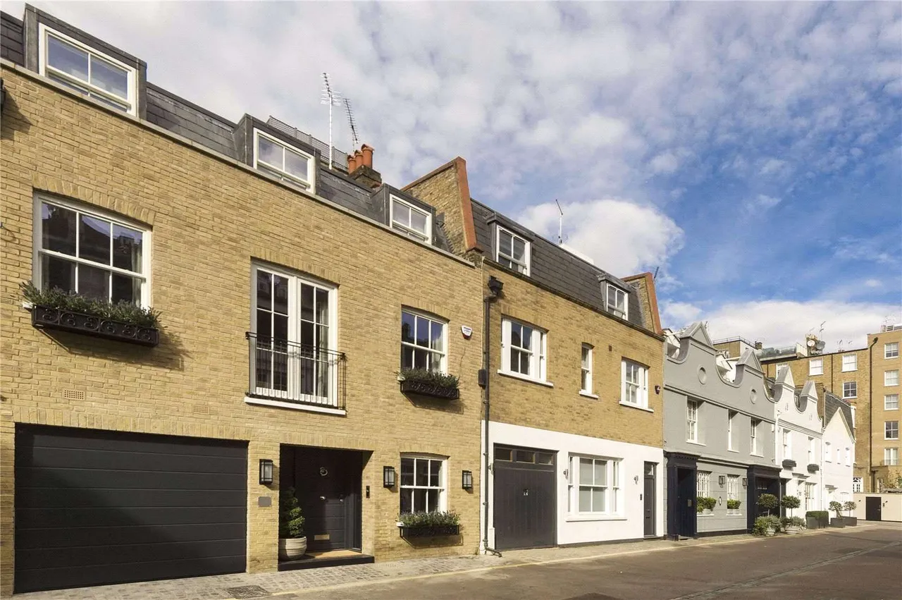 3 bed house for sale — Clabon Mews, London, SW1X 0EQ